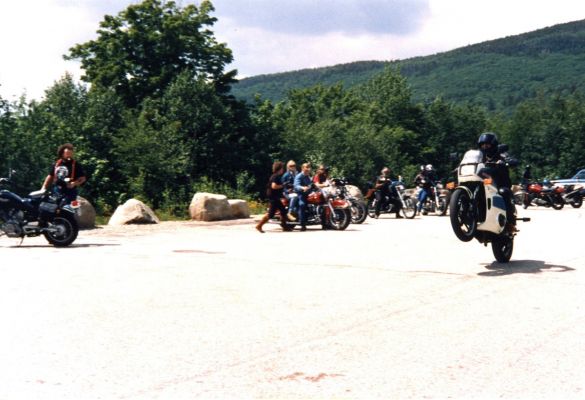 Rest area - Kangamangus Highway 1986
Danny showing the Hogs how it's done.
